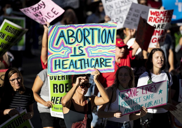 La Corte suprema USA cancella il diritto all’aborto.